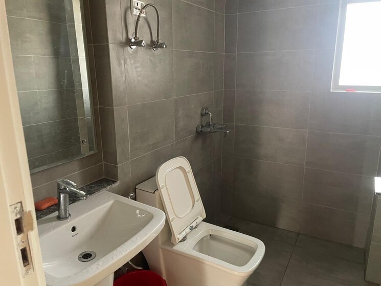 Bathroom, dlf-the-primus 3 Bedroom 1799 Sq.Ft. Apartment In Sector 82a Gurgaon 8027240