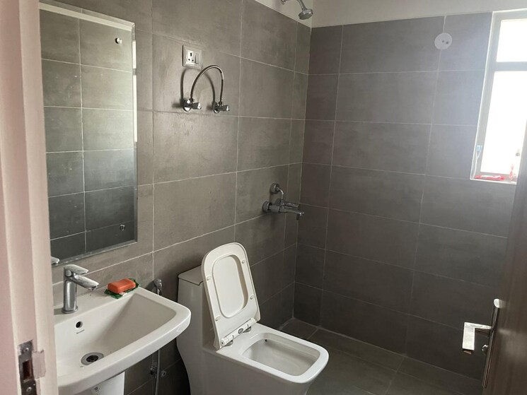 Bathroom, dlf-the-primus 3 Bedroom 1799 Sq.Ft. Apartment In Sector 82a Gurgaon 8027240