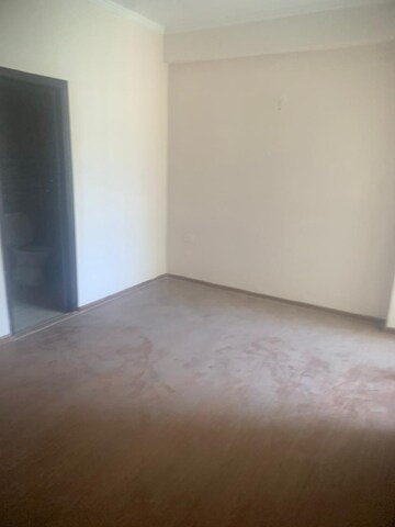 Room in 3 BHK Apartment at Amrapali Golf Homes, Sector 4, Greater Noida – for Rent