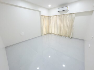 Bedroom in 3 BHK Apartment at Chembur – for Rent