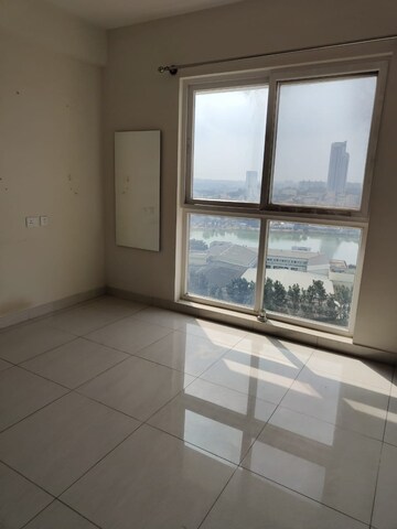 Room in 3.5 BHK Apartment at Mahindra Windchimes, Bannerghatta Road – for Rent