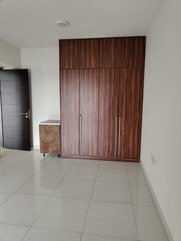 Room in 3.5 BHK Apartment at Mahindra Windchimes, Bannerghatta Road – for Rent