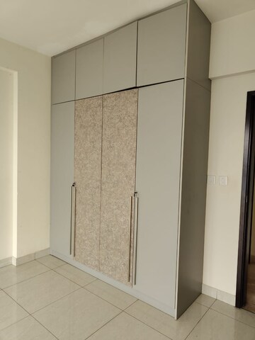 Room in 3.5 BHK Apartment at Mahindra Windchimes, Bannerghatta Road – for Rent