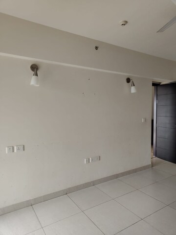 Room in 3.5 BHK Apartment at Mahindra Windchimes, Bannerghatta Road – for Rent