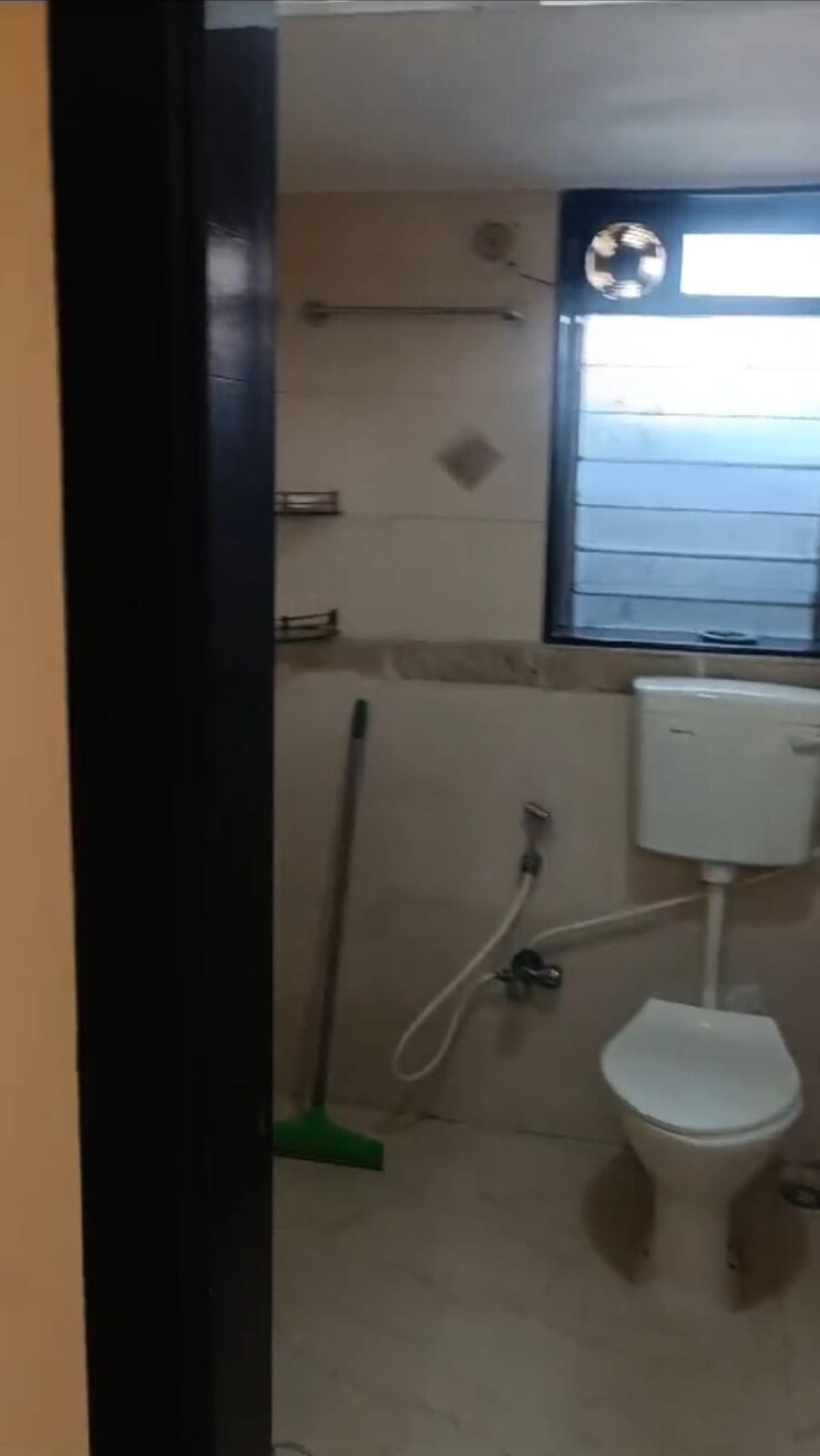 Bathroom, shanti-tower 3 Bedroom 900 Sq.Ft. Apartment In Andheri West Mumbai 8027241