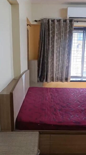 Room in 3 BHK Apartment at Shanti Tower, Andheri West – for Rent