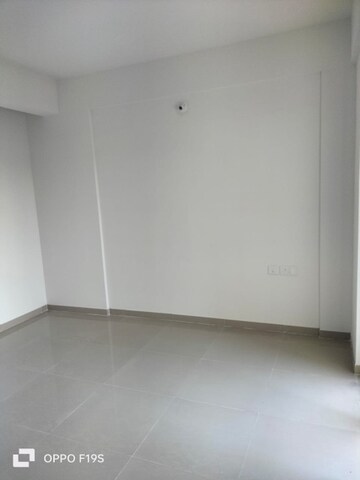 Room in 2 BHK Apartment at Peninsula Address One, Gahunje – for Rent