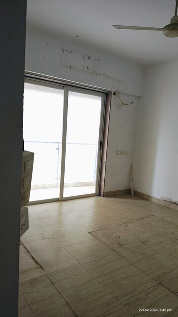 Room in 3 BHK Apartment at HDIL Metropolis Residences, Andheri West – for Sale