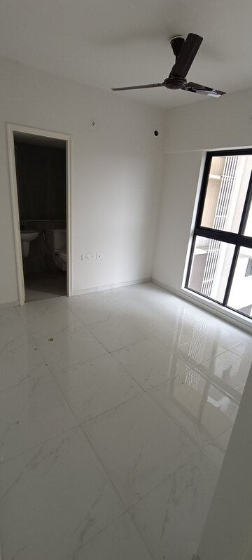 Room in 1.5 BHK Apartment at Runwal Gardens, Dombivli East – for Rent