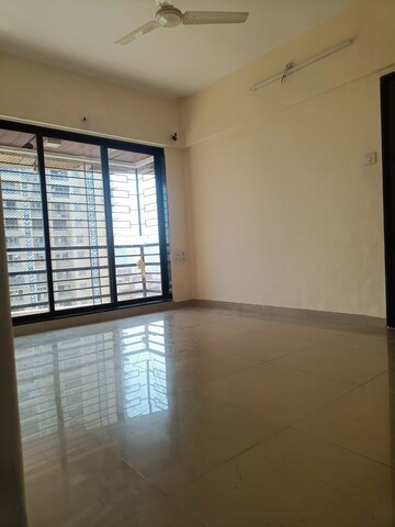 Room in 3 BHK Apartment at DB Orchid Suburbia, Kandivali West – for Rent