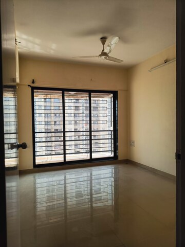 Room in 3 BHK Apartment at DB Orchid Suburbia, Kandivali West – for Rent