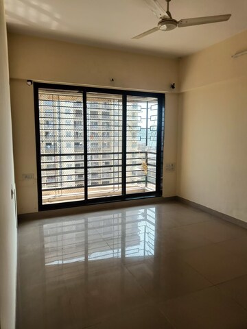 Room in 3 BHK Apartment at DB Orchid Suburbia, Kandivali West – for Rent