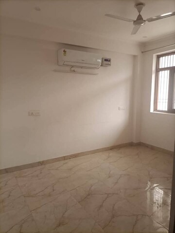 Room in 3 BHK Apartment at ATS Marigold, Sector 89a – for Sale