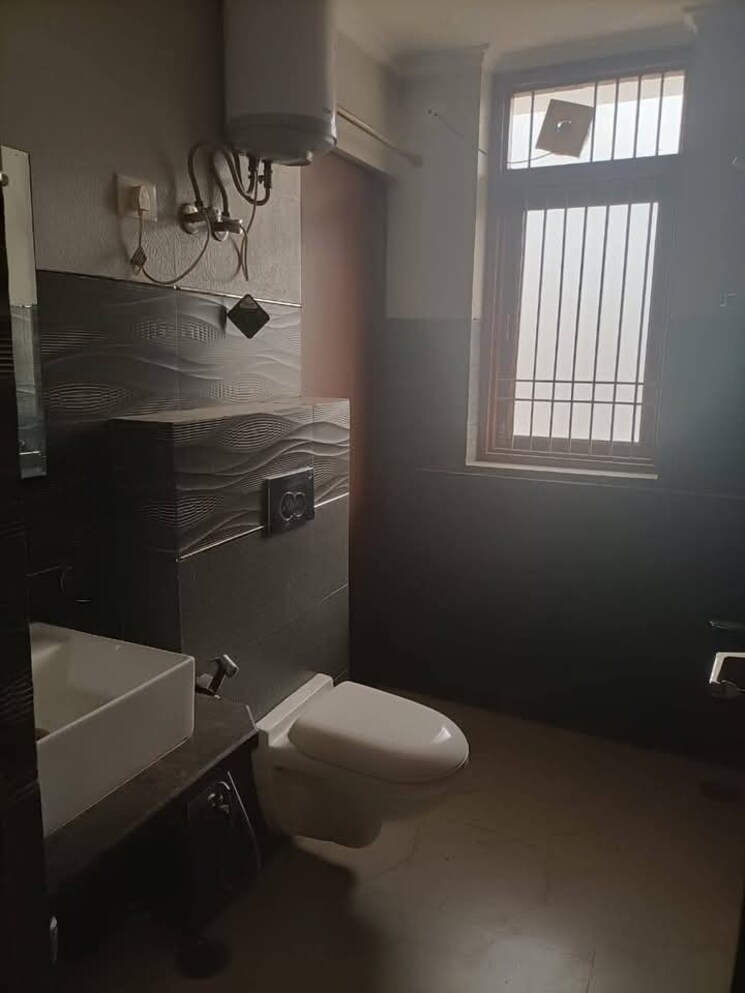 Bathroom, ats-marigold 3 Bedroom 3676 Sq.Ft. Apartment In Sector 89a Gurgaon 8027490
