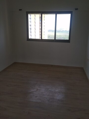 Room in 2 BHK Apartment at Lodha Casa Royale, Balkum Pada – for Sale
