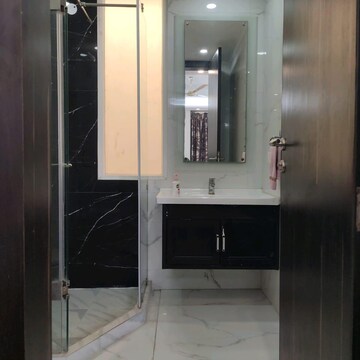 Bathroom in 4 BHK Builder Floor at DLF Pink Town House, Dlf City Phase 3 – for Rent