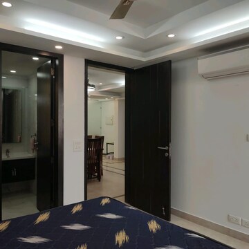 Room in 4 BHK Builder Floor at DLF Pink Town House, Dlf City Phase 3 – for Rent
