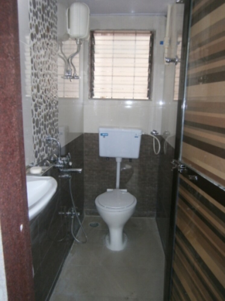 Bathroom, pearl-chs-airoli 2 Bedroom 850 Sq.Ft. Apartment In Airoli Sector 4 Navi Mumbai 8027545