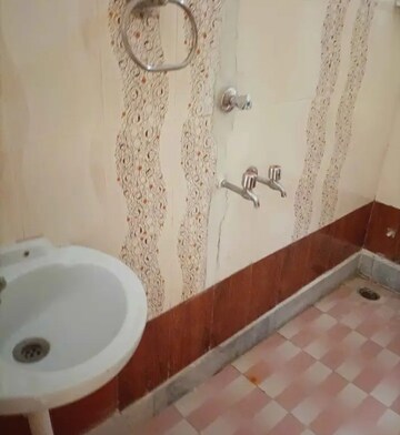 Master Bedroom in 2 BHK Villa at Aliganj – for Rent