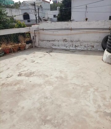 Parking in 2 BHK Villa at Aliganj – for Rent