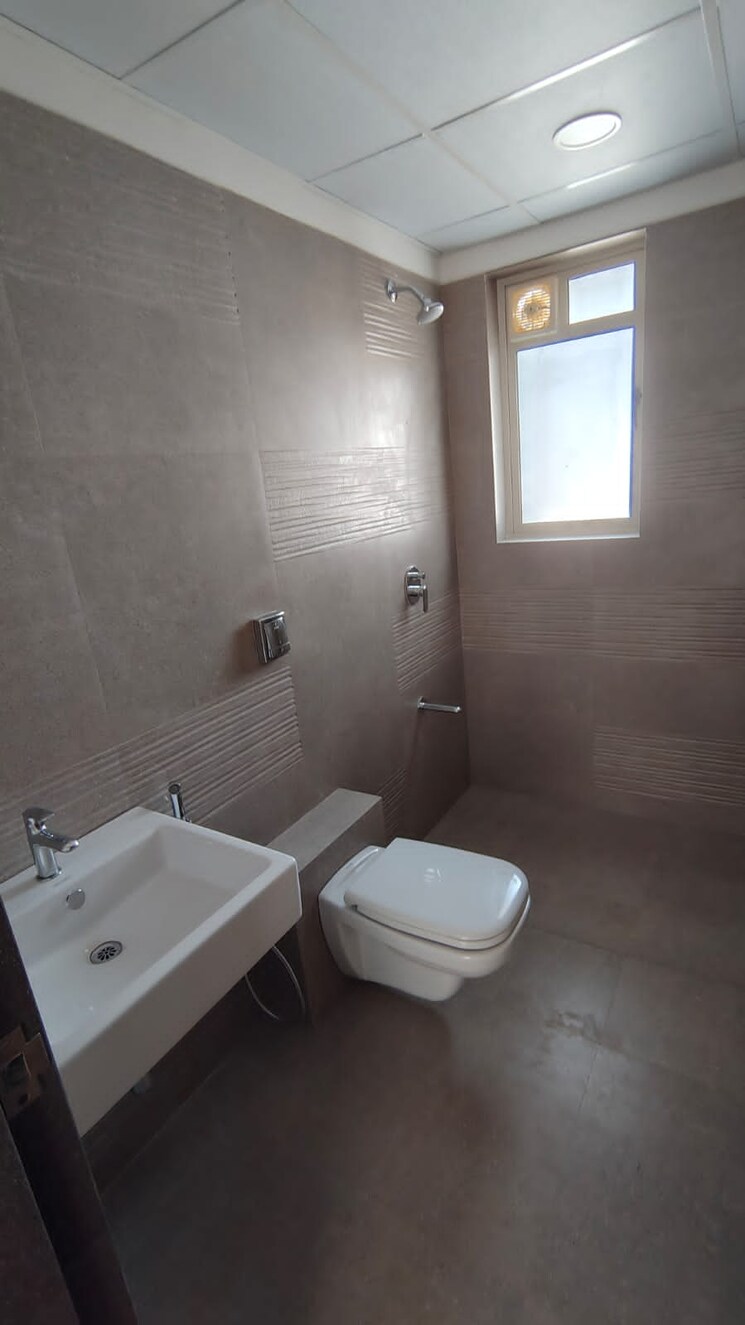 Bathroom, majestique-signature-towers 3 Bedroom 1197 Sq.Ft. Apartment In Balewadi Pune 8027670