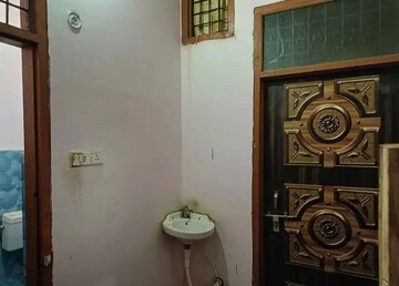 Furnished Amenities in 1 BHK Villa at Aliganj – for Rent