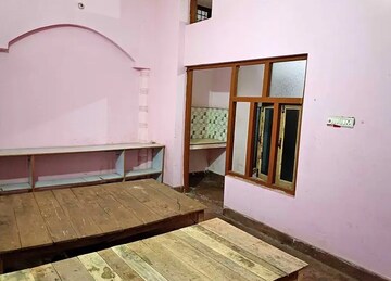 Bedroom in 1 BHK Villa at Aliganj – for Rent