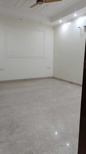 Room in 2 BHK Builder Floor at Ansal Plaza Sector-23, Sector 23 – for Rent