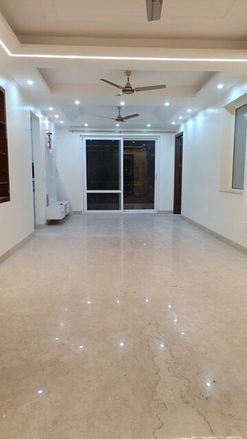 Room in 2 BHK Builder Floor at Ansal Plaza Sector-23, Sector 23 – for Rent