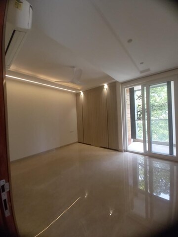 Room in 4 BHK Builder Floor at Greater Kailash ii – for Rent