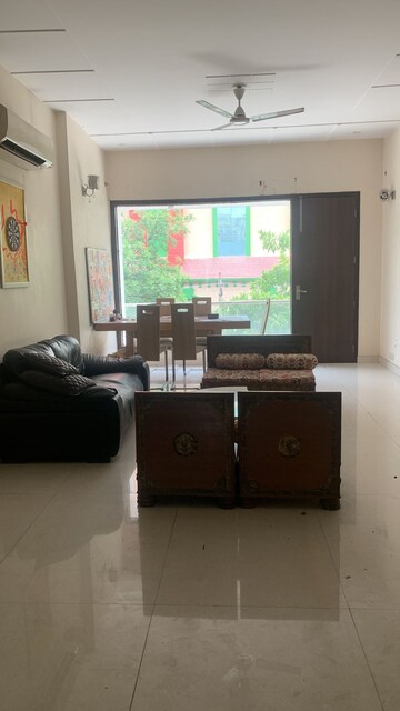 Living Room in 3 BHK Builder Floor at Sector 40 – for Sale