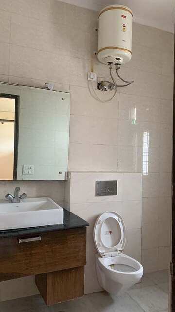 Bathroom in 3 BHK Builder Floor at Sector 40 – for Sale