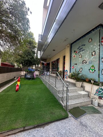 Balcony in 3 BHK Builder Floor at Sector 40 – for Sale