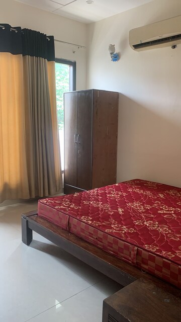 Bedroom in 3 BHK Builder Floor at Sector 40 – for Sale
