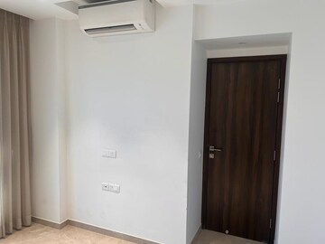 Room in 1 BHK Apartment at Hiranandani Regent Hill, Powai – for Rent