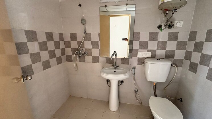 Bathroom, nimbus-express-park-view-ii 2.5 Bedroom 1014 Sq.Ft. Apartment In Chi V Greater Noida Greater Noida 8027797