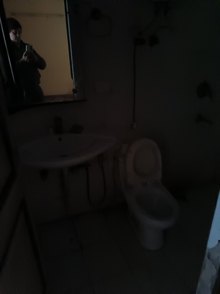 Bathroom, jal-vayu-vihar-noida 2 Bedroom 850 Sq.Ft. Apartment In Sector 21 Noida 8027822