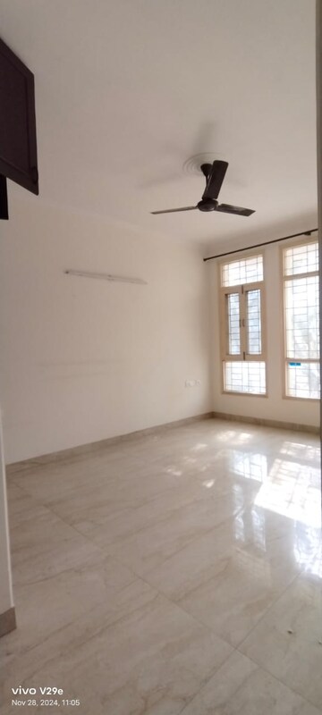 Room in 3 BHK Builder Floor at Unitech South City II, Sector 50 – for Rent