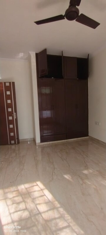 Room in 3 BHK Builder Floor at Unitech South City II, Sector 50 – for Rent