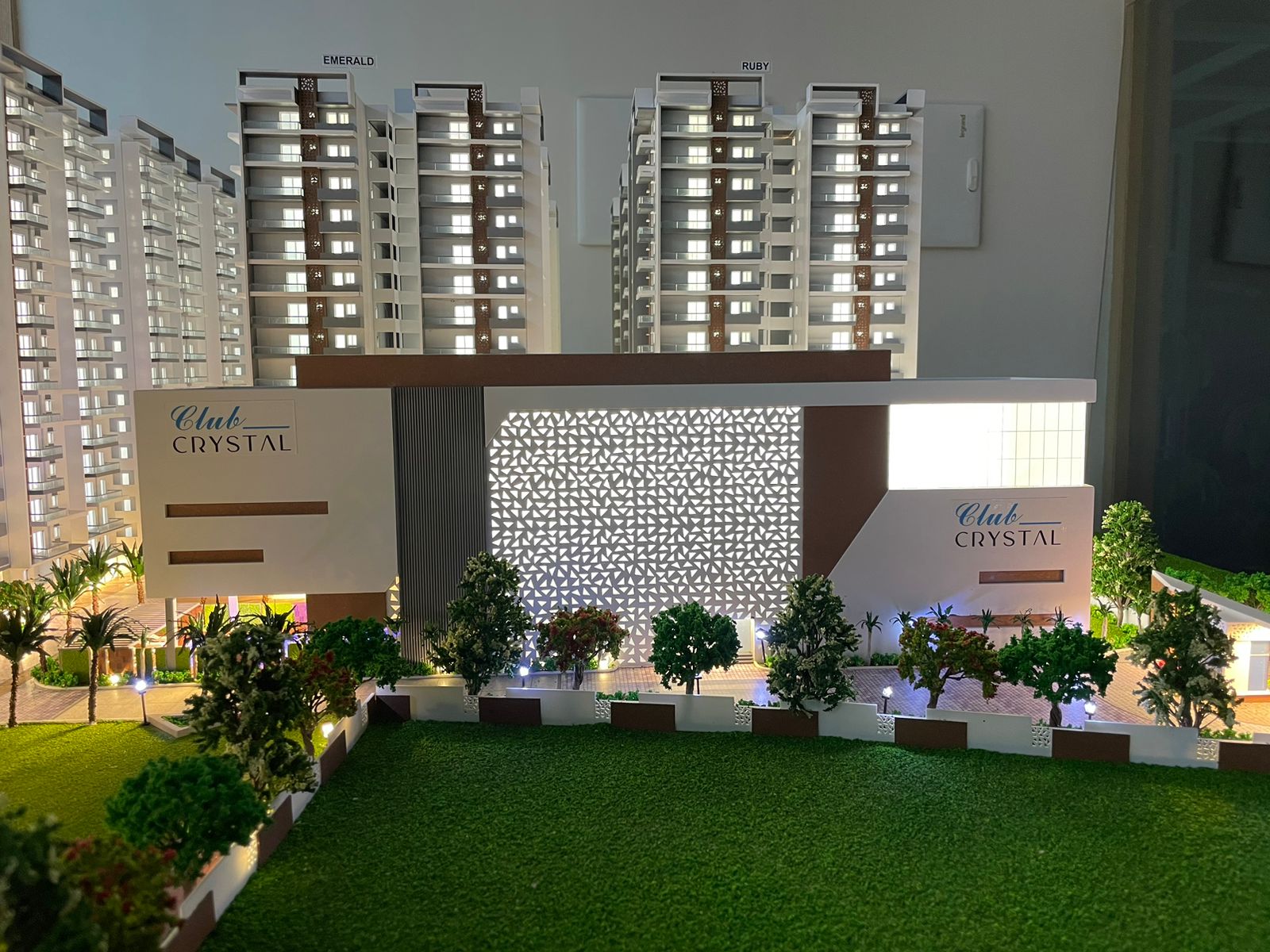 3 BHK + Pooja Room Apartment For Sale in Bhanodayas Crystal