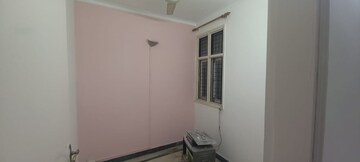 Room in 2.5 BHK Builder Floor at Uppal Southend, Sector 49 – for Rent
