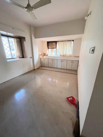 Room in 2 BHK Apartment at Kandivali West – for Sale