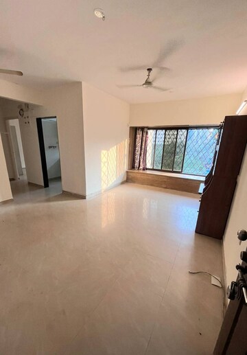 Room in 2 BHK Apartment at Kandivali West – for Sale