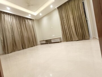 Room in 4 BHK Builder Floor at Malibu Town – for Rent