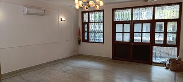 Room in 3 BHK Builder Floor at Unitech South City II, Sector 50 – for Rent