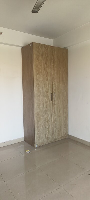 Room in 2.5 BHK Apartment at Spaze Privy AT4, Sector 84 – for Rent