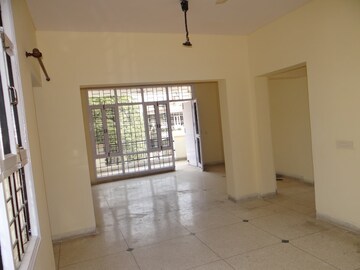 Room in 3 BHK Builder Floor at Unitech South City II, Sector 50 – for Rent