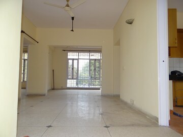 Room in 3 BHK Builder Floor at Unitech South City II, Sector 50 – for Rent