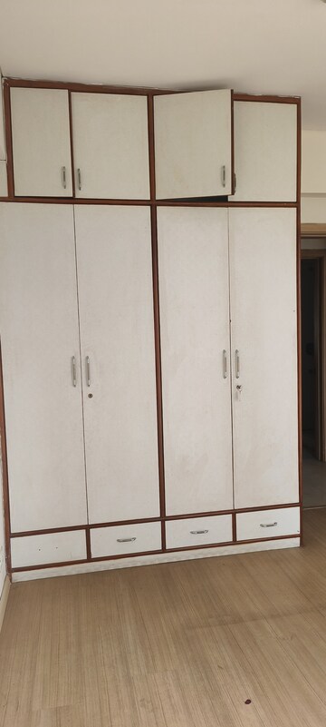Furnished Amenities in 3.5 BHK Apartment at DLF New Town Heights II, Sector 86 – for Rent