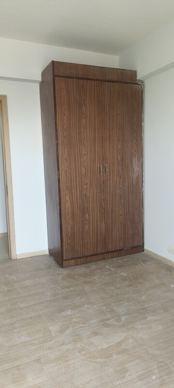 Room in 3.5 BHK Apartment at DLF New Town Heights I, Sector 90 – for Rent